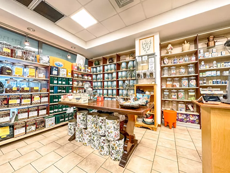 Immagine 4 di Negozio in vendita  in Via Luigi Lenot 6 a Borgosesia