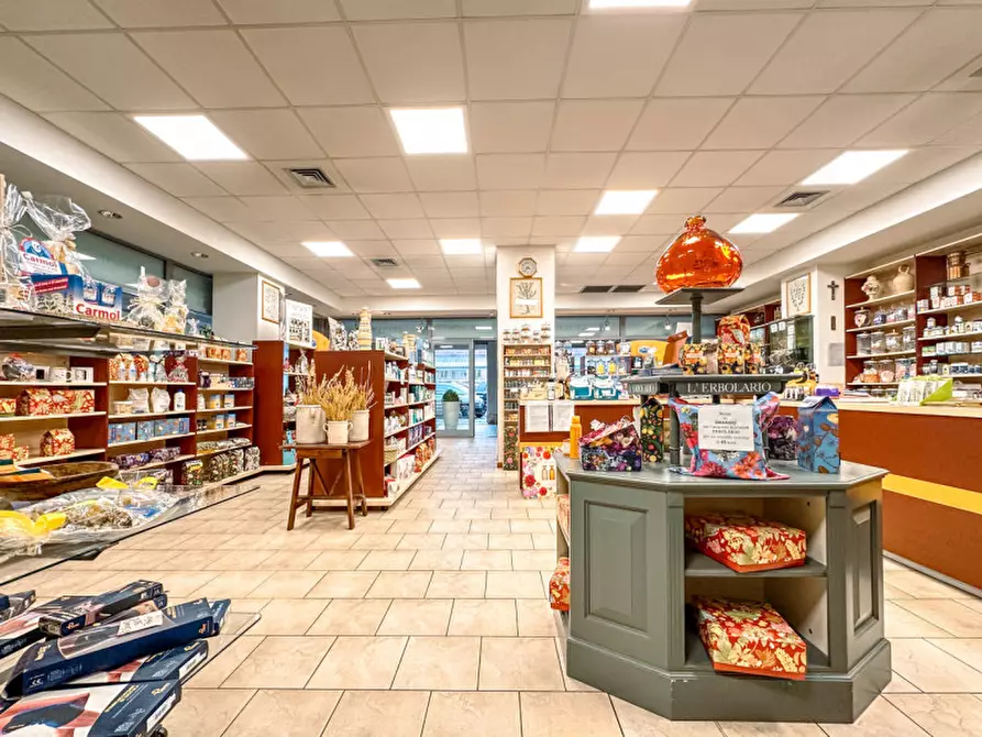 Immagine 5 di Negozio in vendita  in Via Luigi Lenot 6 a Borgosesia