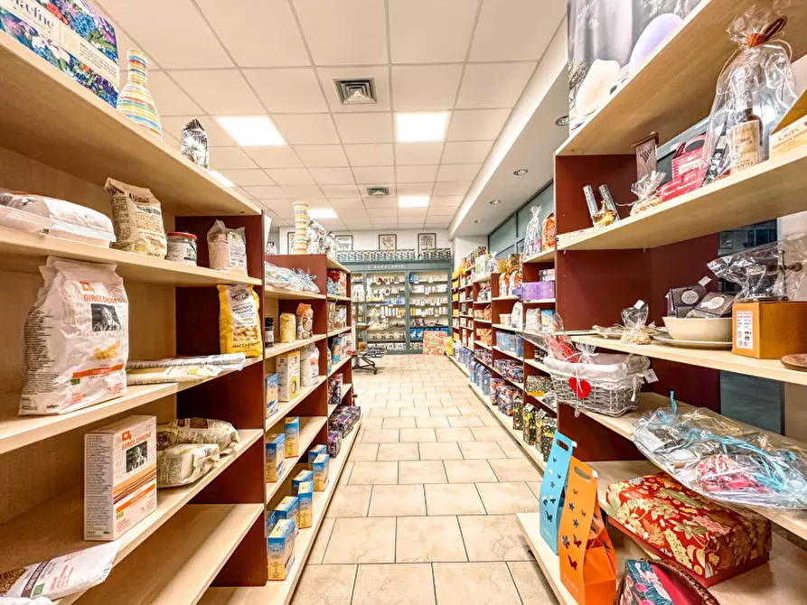 Immagine 6 di Negozio in vendita  in Via Luigi Lenot 6 a Borgosesia