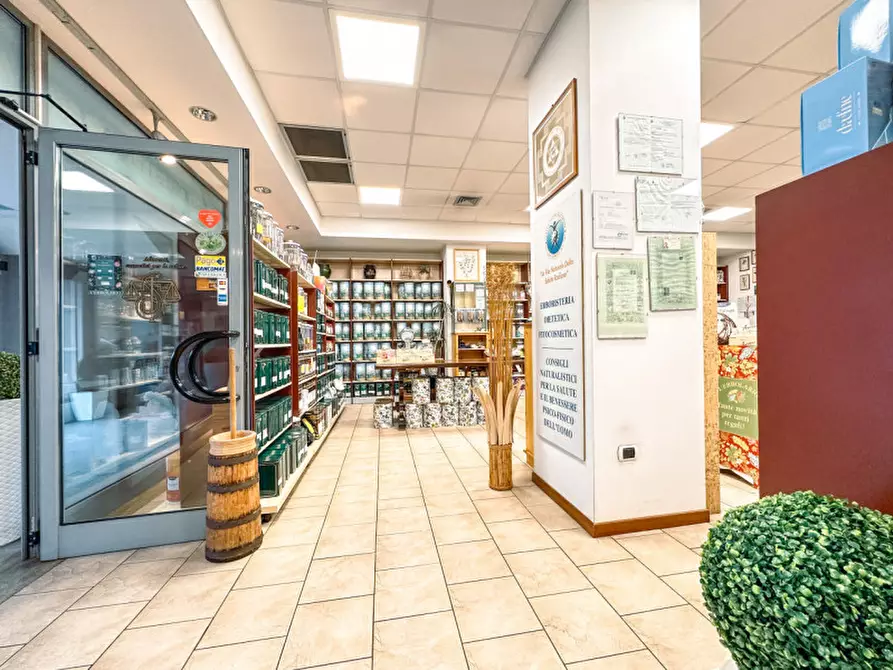 Immagine 7 di Negozio in vendita  in Via Luigi Lenot 6 a Borgosesia