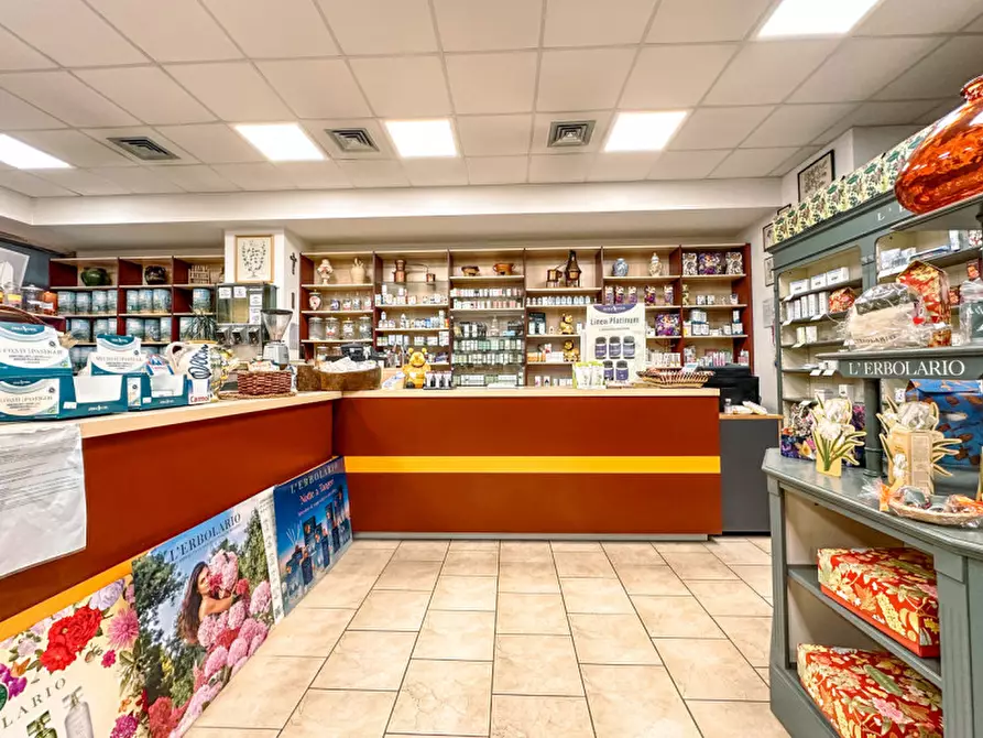 Immagine 9 di Negozio in vendita  in Via Luigi Lenot 6 a Borgosesia