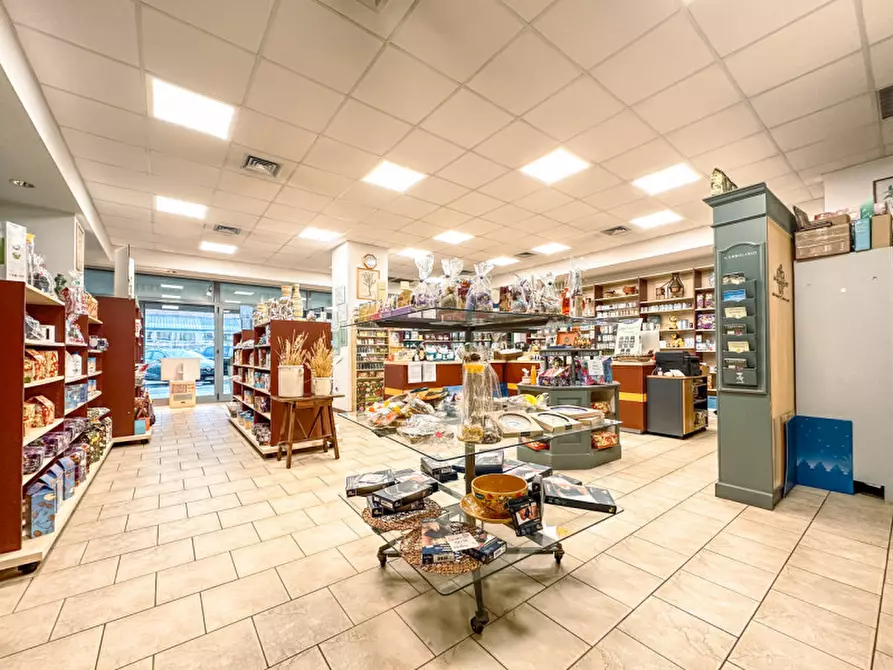 Immagine 12 di Negozio in vendita  in Via Luigi Lenot 6 a Borgosesia