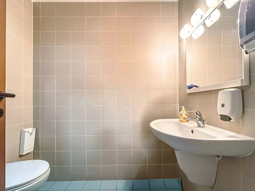 Immagine 13 di Negozio in vendita  in Via Luigi Lenot 6 a Borgosesia