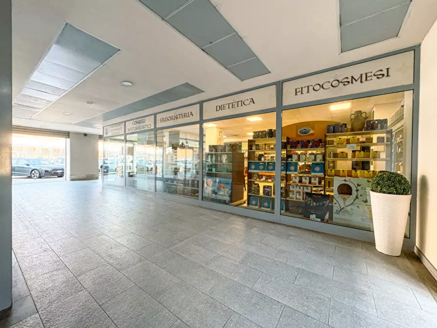 Immagine 14 di Negozio in vendita  in Via Luigi Lenot 6 a Borgosesia