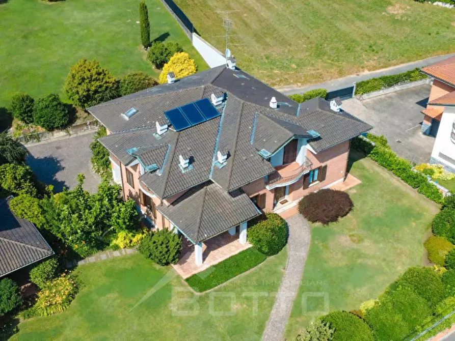 Immagine 2 di Villa in vendita  in VIA COSSATO a Gattinara