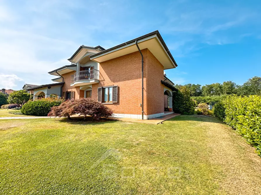 Immagine 4 di Villa in vendita  in VIA COSSATO a Gattinara