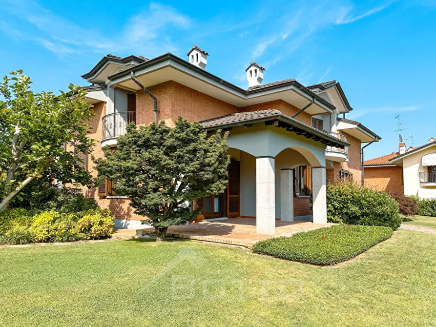 Immagine 5 di Villa in vendita  in VIA COSSATO a Gattinara