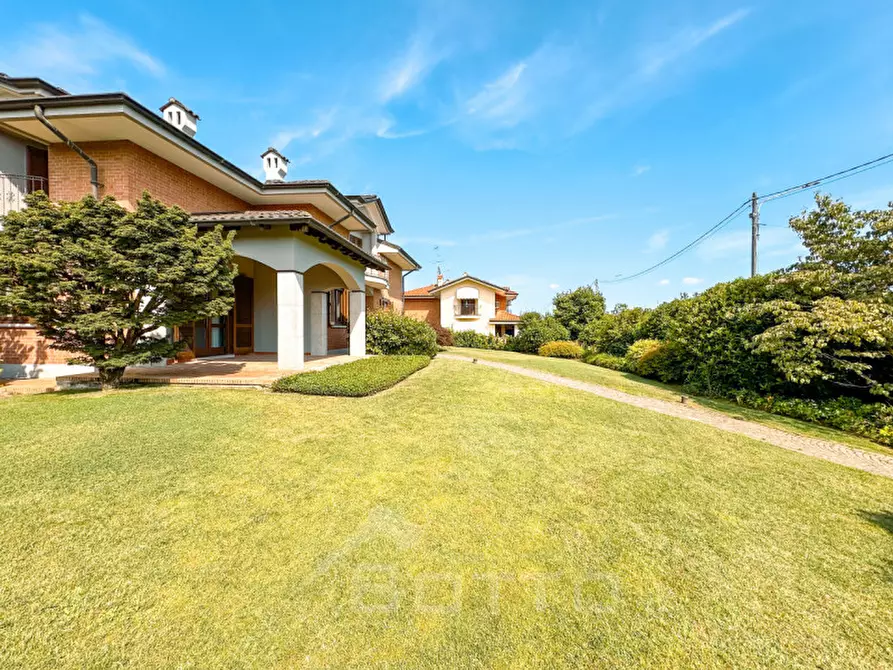 Immagine 6 di Villa in vendita  in VIA COSSATO a Gattinara
