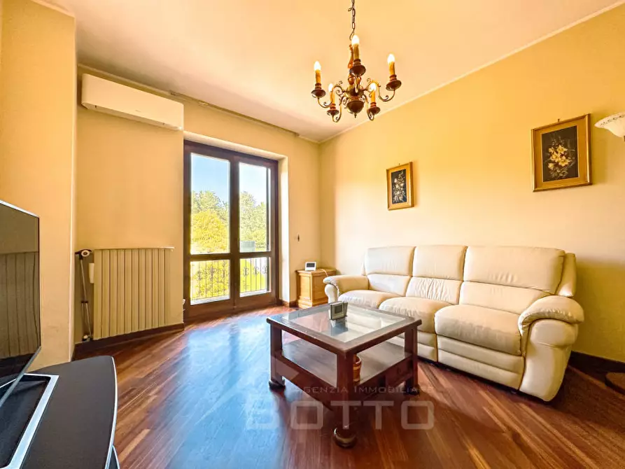 Immagine 12 di Villa in vendita  in VIA COSSATO a Gattinara