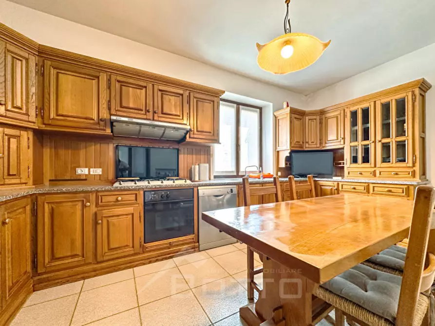 Immagine 17 di Villa in vendita  in VIA COSSATO a Gattinara