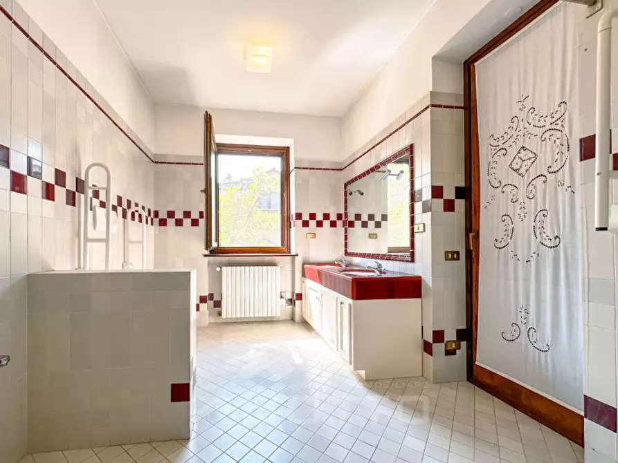 Immagine 21 di Villa in vendita  in VIA COSSATO a Gattinara