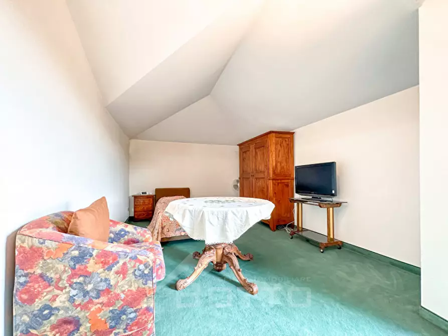 Immagine 22 di Villa in vendita  in VIA COSSATO a Gattinara