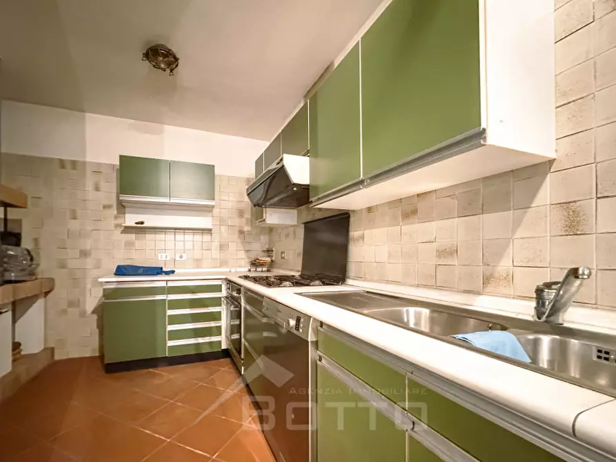 Immagine 27 di Villa in vendita  in VIA COSSATO a Gattinara