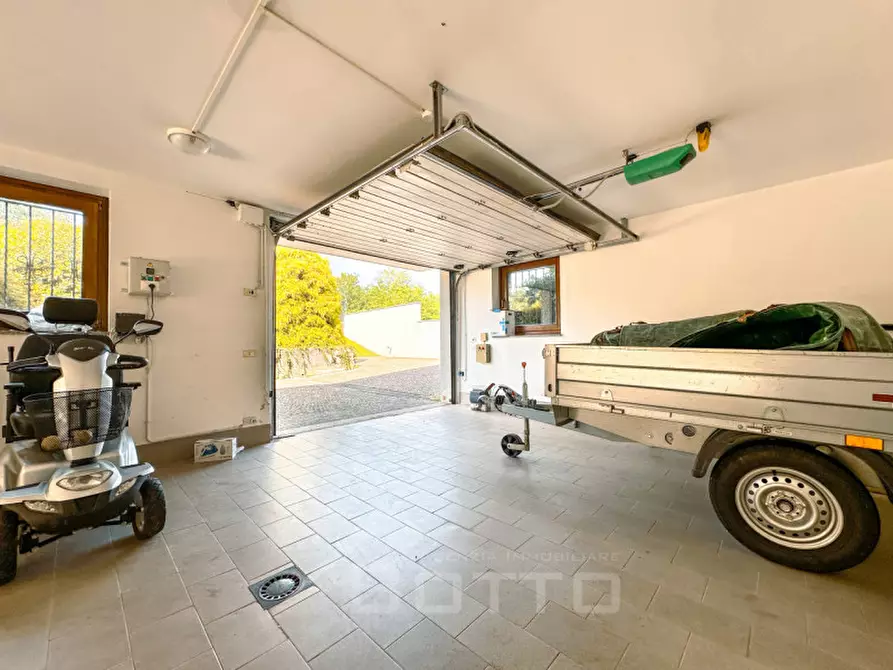 Immagine 30 di Villa in vendita  in VIA COSSATO a Gattinara