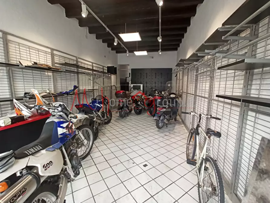 Immagine 2 di Negozio in affitto  in Via Piovese a Padova