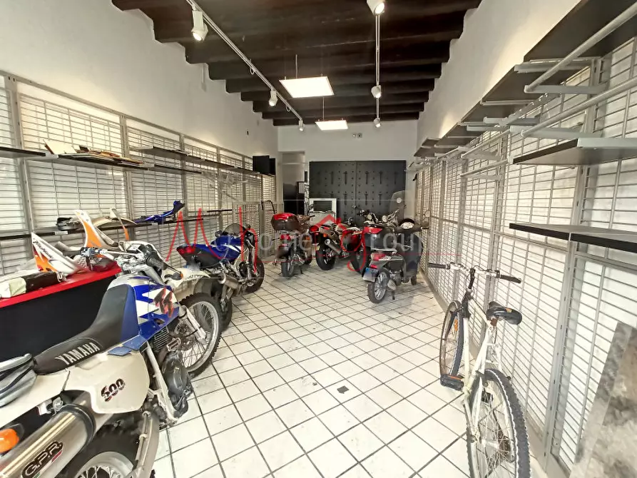 Immagine 3 di Negozio in affitto  in Via Piovese a Padova