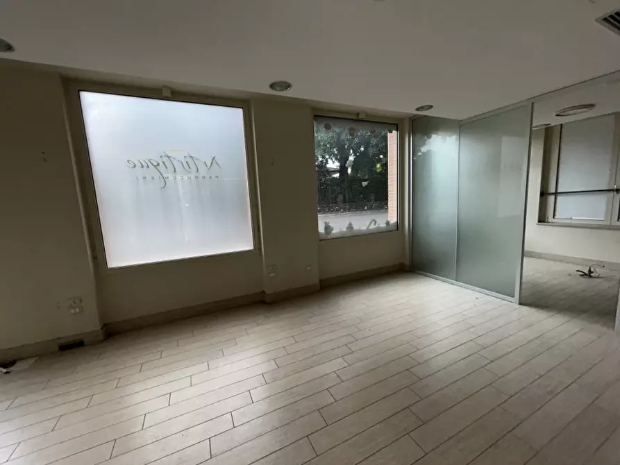 Immagine 7 di Negozio in vendita  a Montichiari