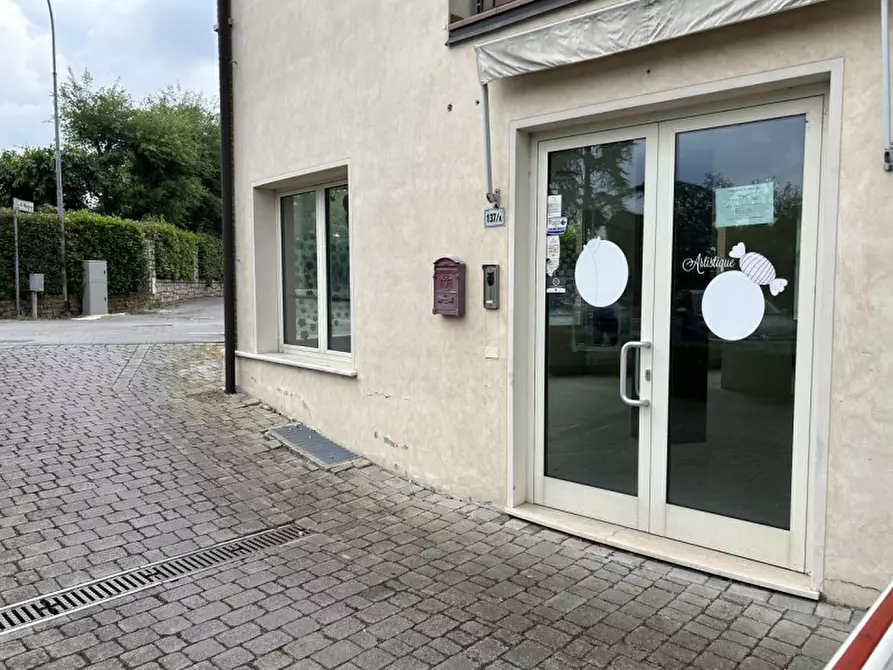 Immagine 19 di Negozio in vendita  a Montichiari