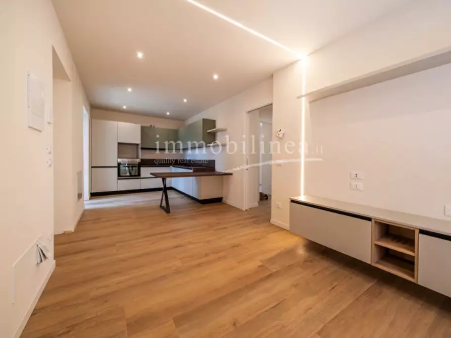 Immagine 2 di Appartamento in vendita  in Via fratelli canestrali a Costermano sul Garda