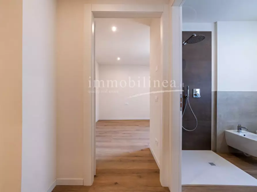 Immagine 4 di Appartamento in vendita  in Via fratelli canestrali a Costermano sul Garda