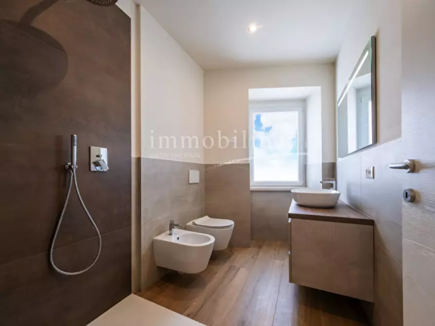 Immagine 5 di Appartamento in vendita  in Via fratelli canestrali a Costermano sul Garda