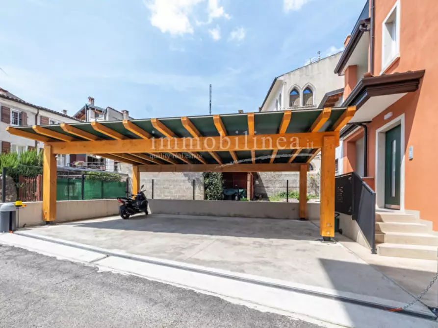 Immagine 10 di Appartamento in vendita  in Via fratelli canestrali a Costermano sul Garda