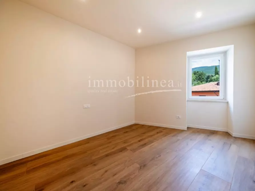 Immagine 11 di Appartamento in vendita  in Via fratelli canestrali a Costermano sul Garda