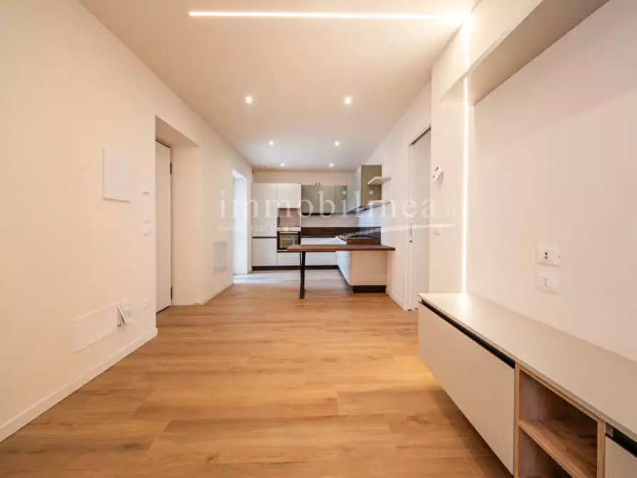 Immagine 15 di Appartamento in vendita  in Via fratelli canestrali a Costermano sul Garda