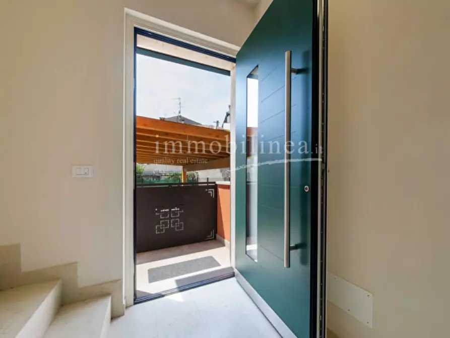 Immagine 21 di Appartamento in vendita  in Via fratelli canestrali a Costermano sul Garda