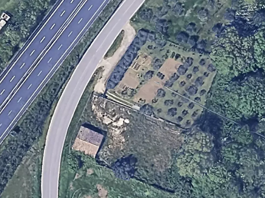 Immagine 4 di Magazzino in vendita  a Perugia