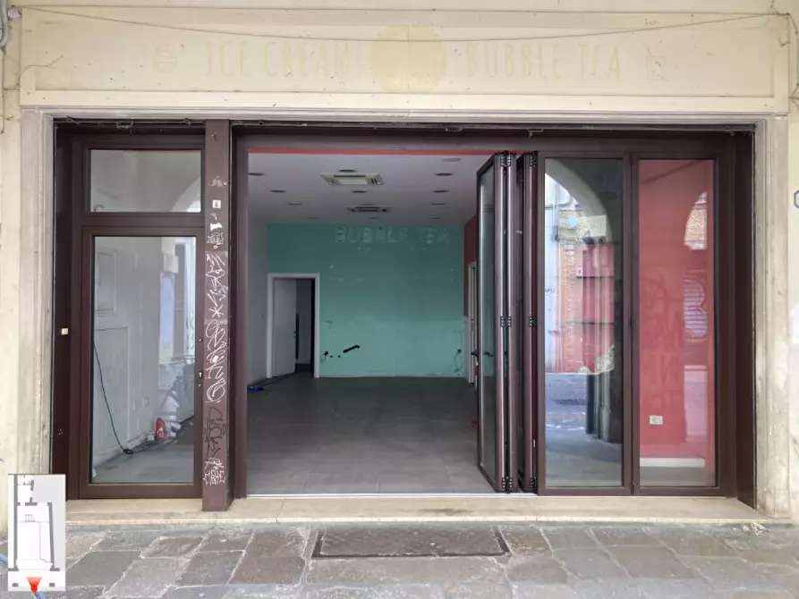 Immagine 1 di Negozio in affitto  in Via del Santo 14 a Padova