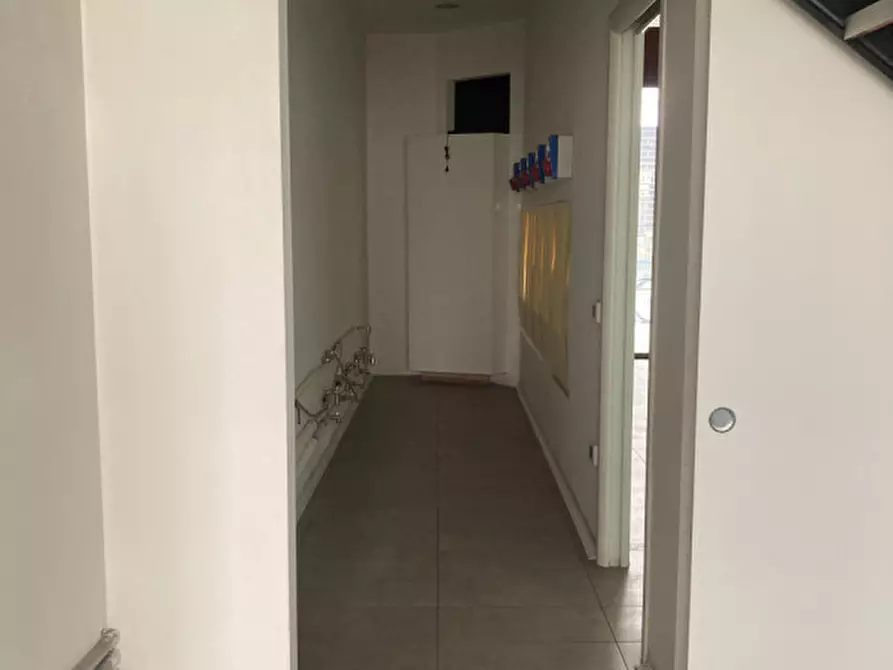 Immagine 6 di Negozio in affitto  in Via del Santo 14 a Padova