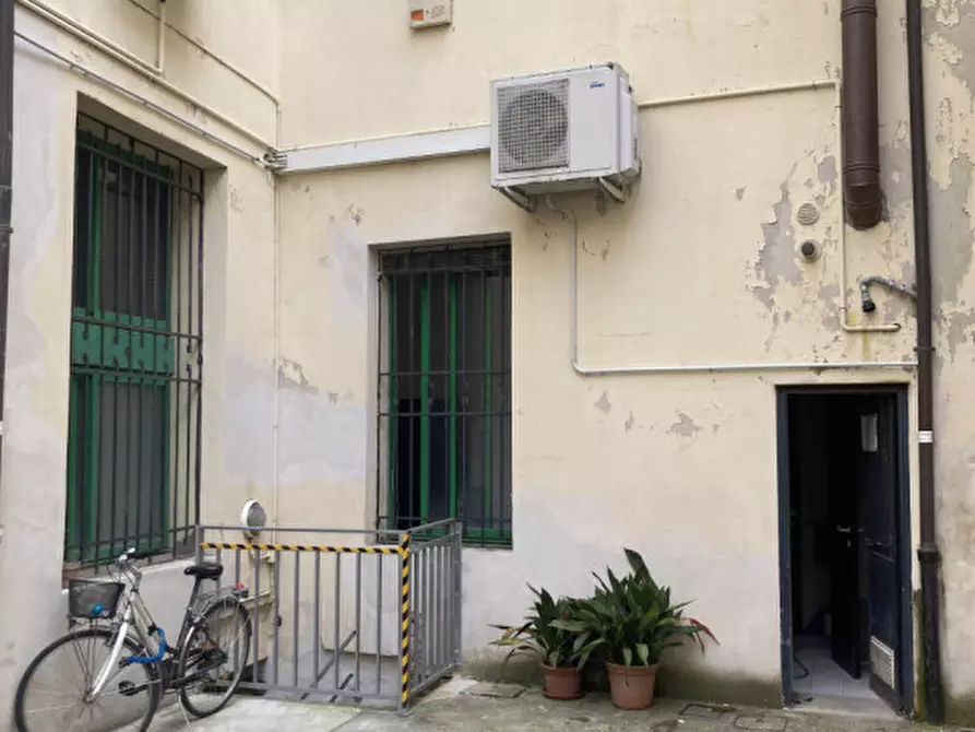 Immagine 13 di Negozio in affitto  in Via del Santo 14 a Padova