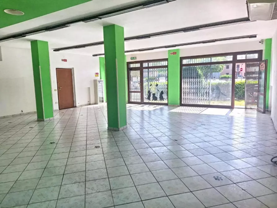 Immagine 3 di Negozio in vendita  in Via Selva, 60037 Monte San Vito AN, Italia a Monte San Vito