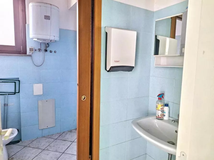 Immagine 6 di Negozio in vendita  in Via Selva, 60037 Monte San Vito AN, Italia a Monte San Vito