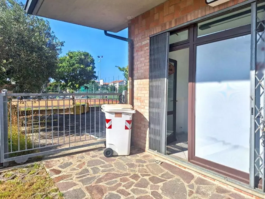 Immagine 10 di Negozio in vendita  in Via Selva, 60037 Monte San Vito AN, Italia a Monte San Vito