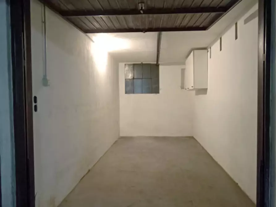 Immagine 1 di Garage in vendita  in VICOLO CIECO PARIGINO a Verona