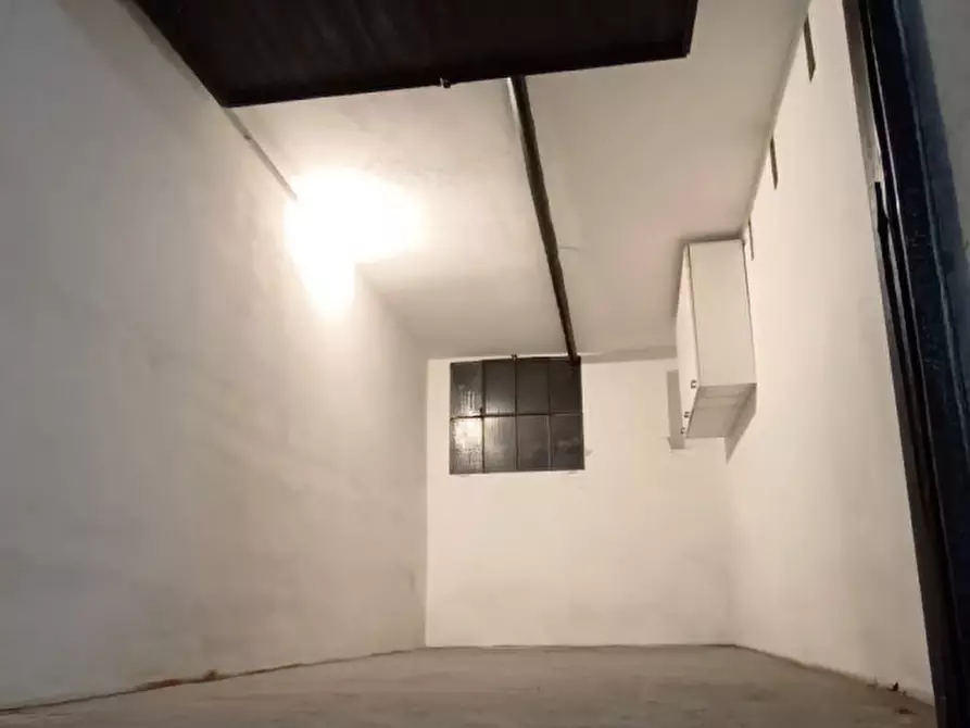 Immagine 2 di Garage in vendita  in VICOLO CIECO PARIGINO a Verona