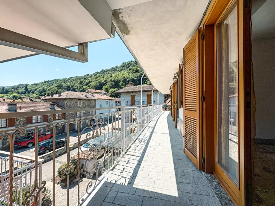 Immagine 2 di Appartamento in vendita  in Via Alto Vergante 226 a Brovello-Carpugnino