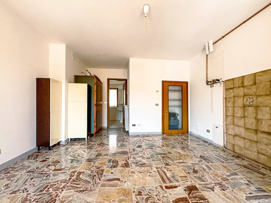 Immagine 4 di Appartamento in vendita  in Via Alto Vergante 226 a Brovello-Carpugnino