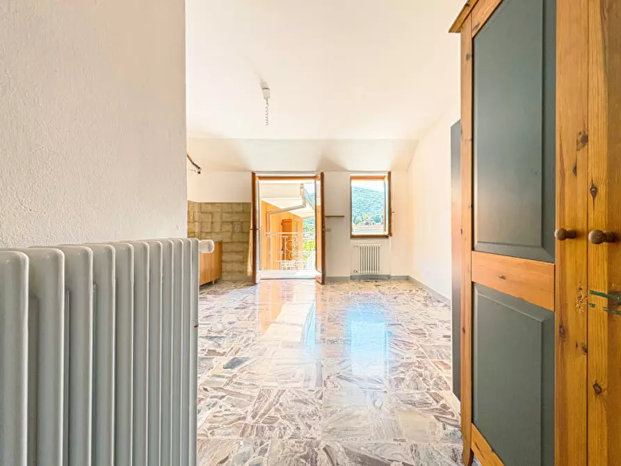 Immagine 11 di Appartamento in vendita  in Via Alto Vergante 226 a Brovello-Carpugnino