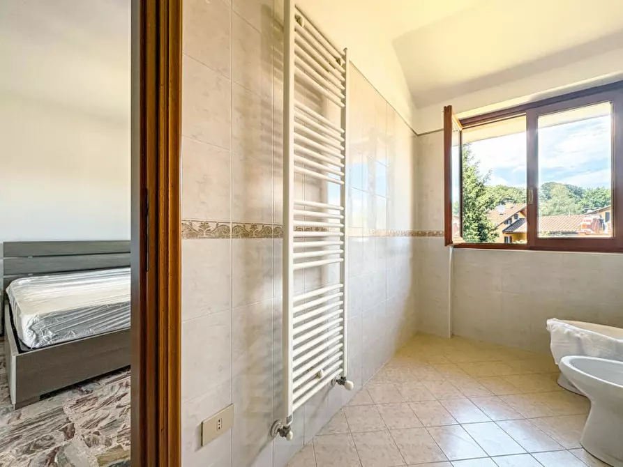 Immagine 9 di Appartamento in vendita  in Via Alto Vergante 226 a Brovello-Carpugnino