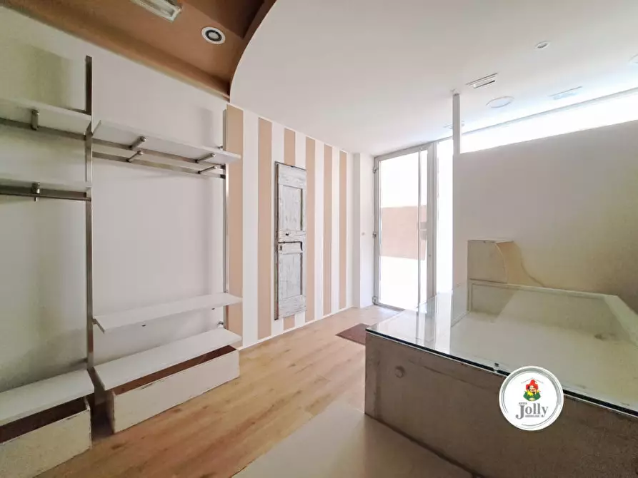 Immagine 1 di Negozio in affitto  in Via Giuseppe Mazzini a Piove Di Sacco