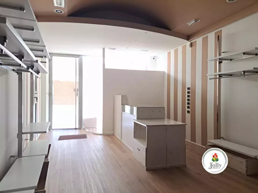 Immagine 2 di Negozio in affitto  in Via Giuseppe Mazzini a Piove Di Sacco