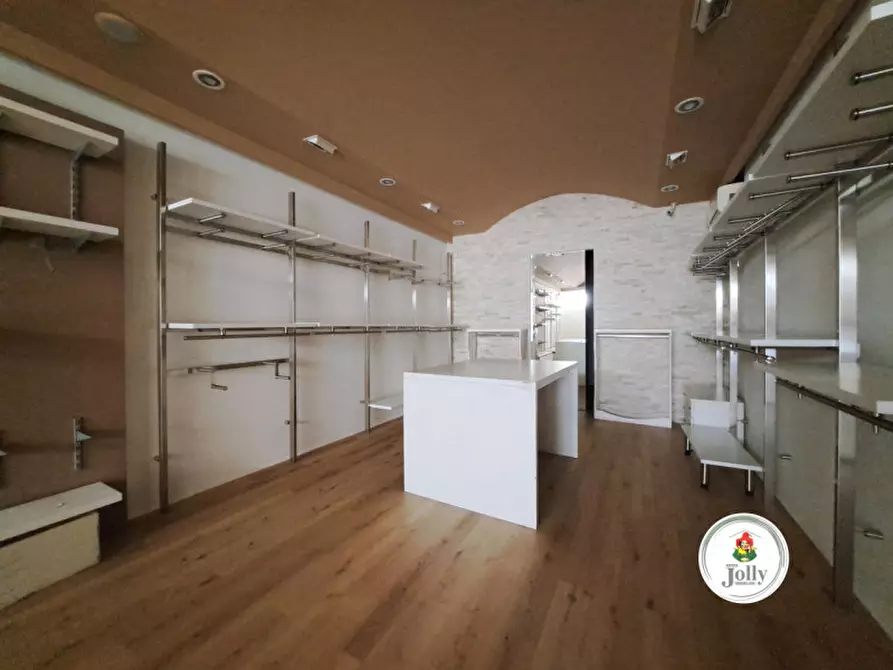 Immagine 4 di Negozio in affitto  in Via Giuseppe Mazzini a Piove Di Sacco