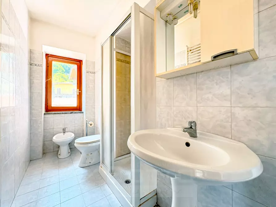 Immagine 10 di Appartamento in vendita  in Via Alto Vergante 226 a Brovello-Carpugnino