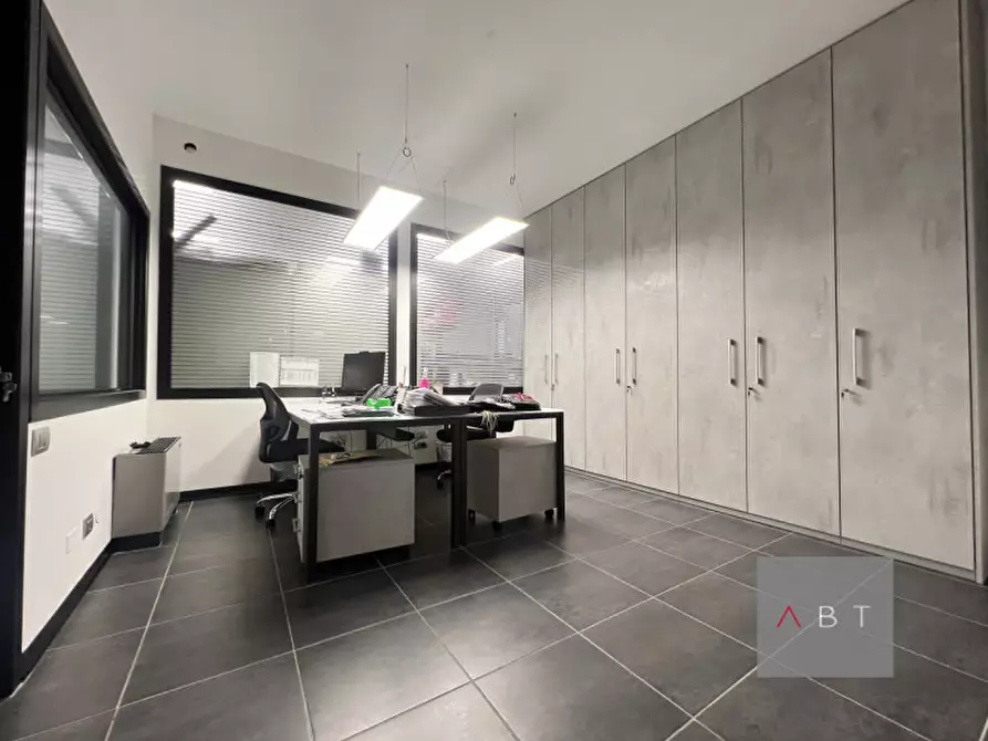 Immagine 5 di Capannone industriale in vendita  a Caerano Di San Marco