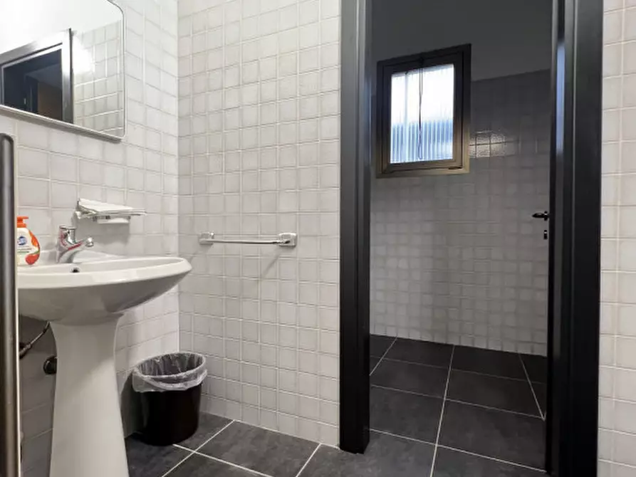 Immagine 7 di Capannone industriale in vendita  a Caerano Di San Marco