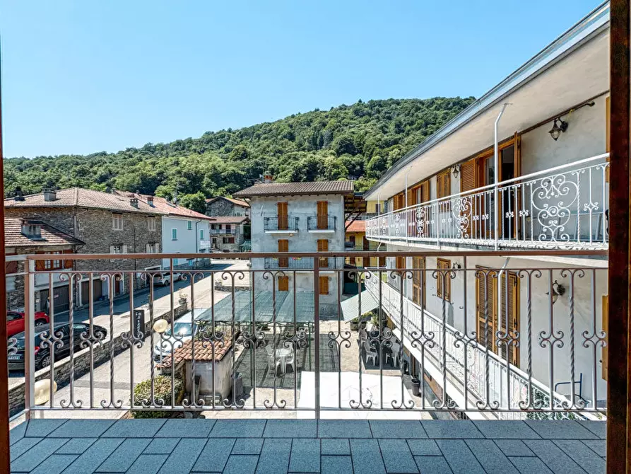 Immagine 2 di Appartamento in vendita  in Via Alto Vergante 226 a Brovello-Carpugnino