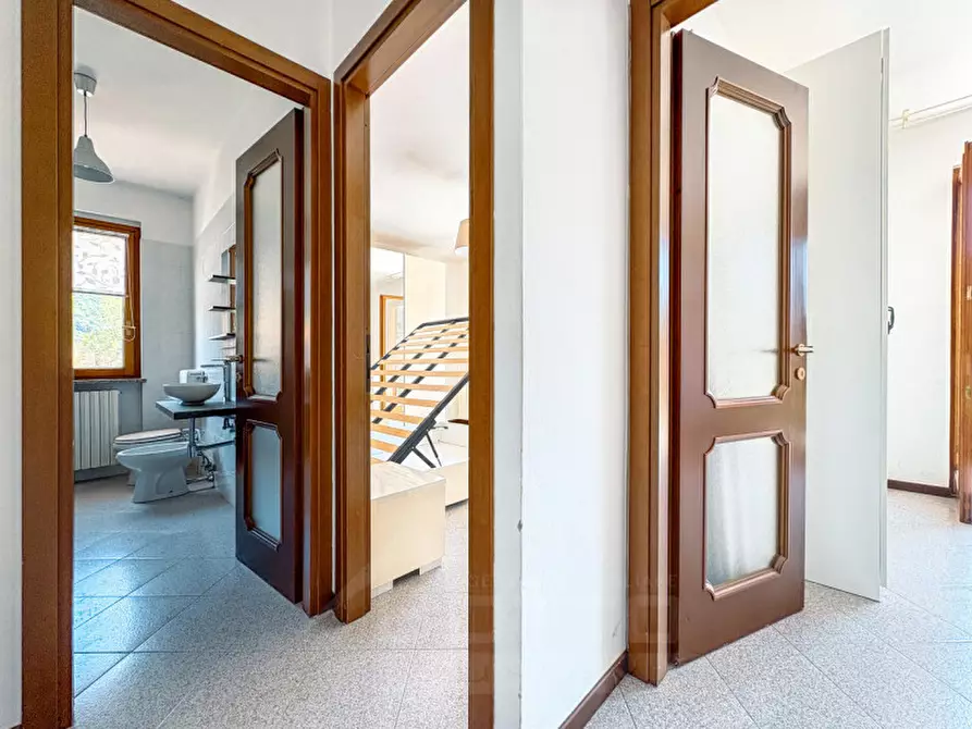 Immagine 6 di Appartamento in vendita  in Via Alto Vergante 226 a Brovello-Carpugnino